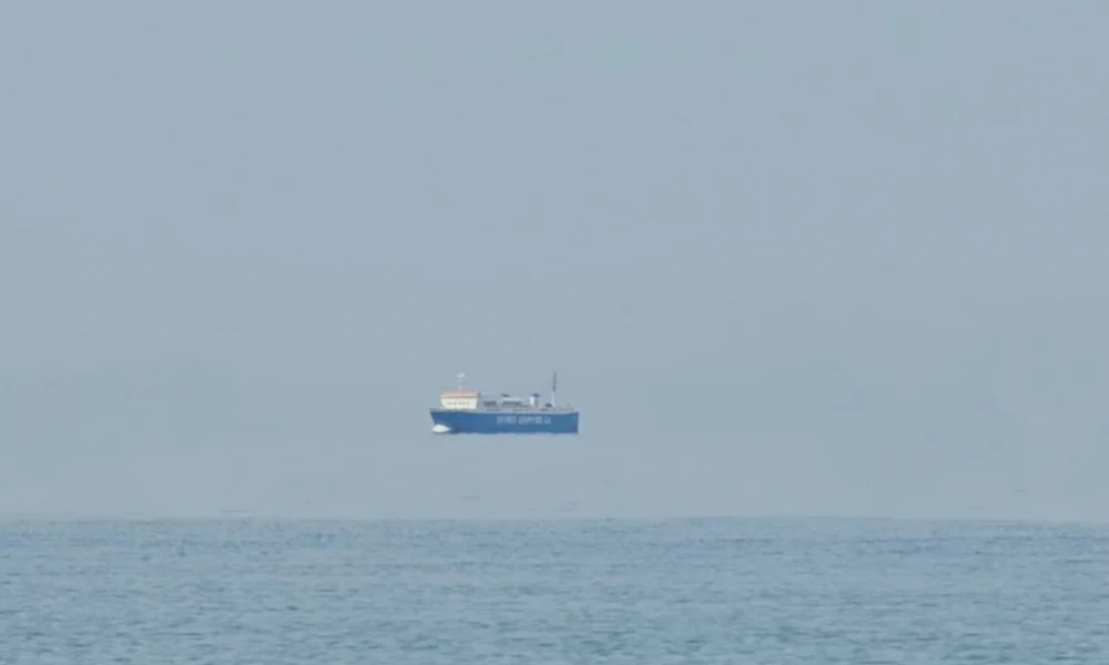 Το σπάνιο φαινόμενο Fata Morgana στη Σκύρο – Πλοίο «αιωρείται» πάνω από τη θάλασσα